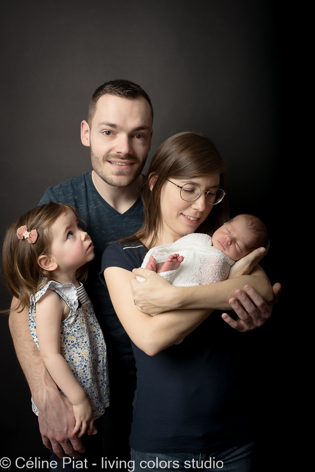 portraits de famille avec nouveau-né, photographe nouveau-né, photographe bébé, photographe famille, photographe portrait, photographe nantes